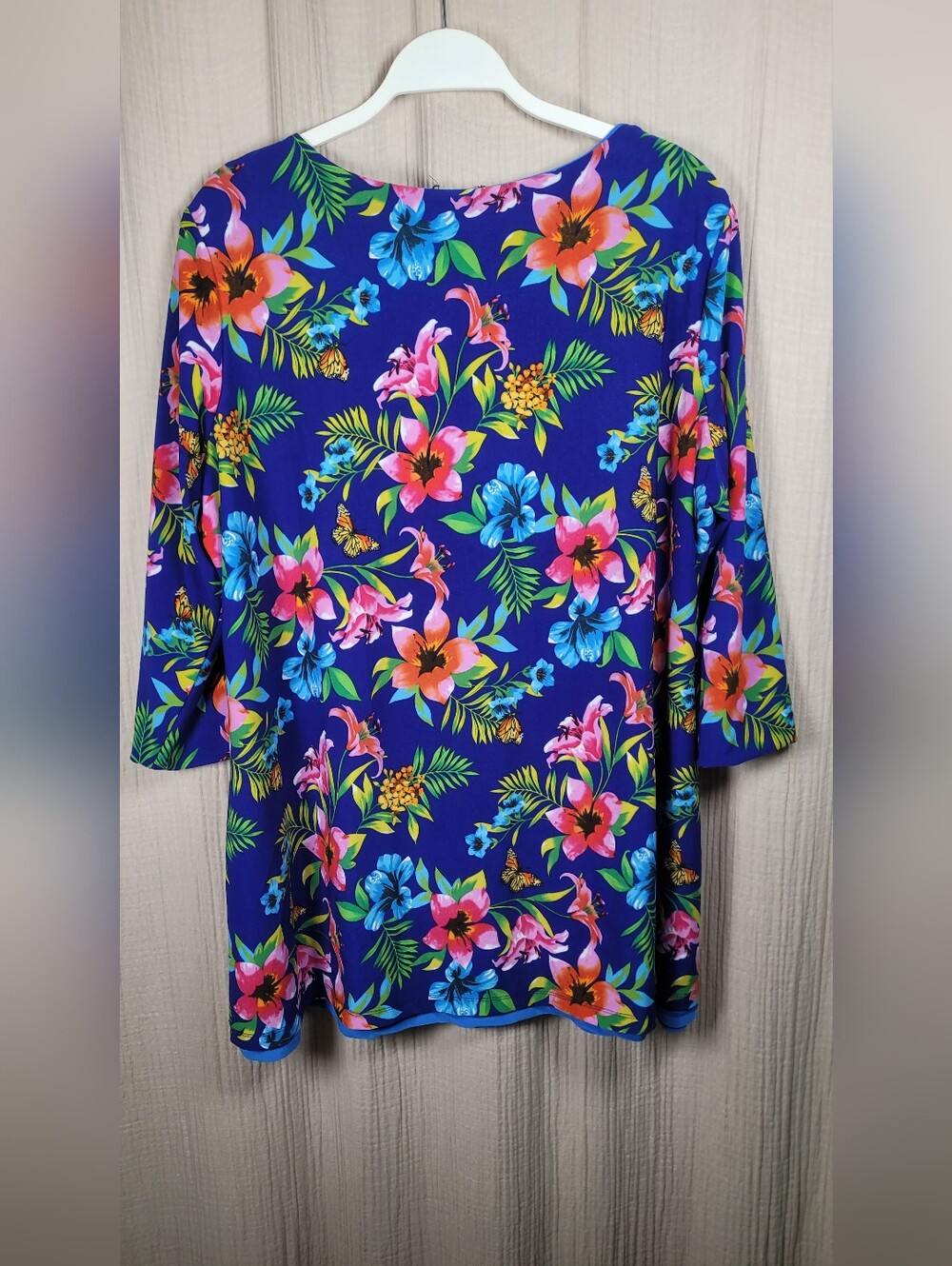 Attitudes By Renee Reversible Women’s V-Neck Tunic Top Blue Floral & Solid Blue - Picture 10 of 16